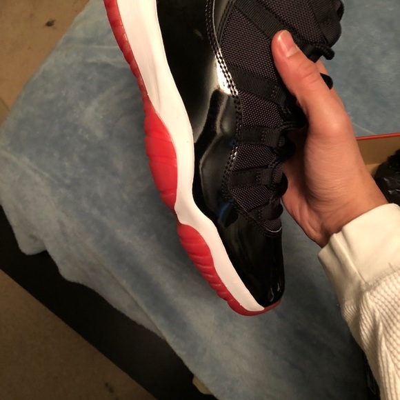 Jordan Bred 11 size 11 - Picture 5 of 6